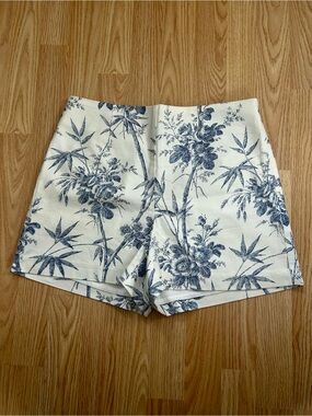 Tailored White Floral Print High-Waist Women’s Shorts